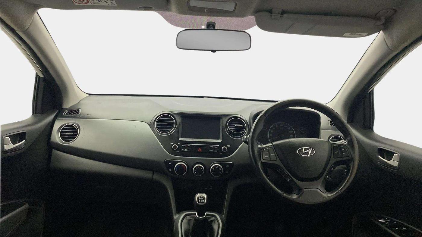 2018 Hyundai Grand i10 SPORTZ 1.2 KAPPA VTVT DUAL TONE, Petrol, Manual, 27,178 km, Dashboard
