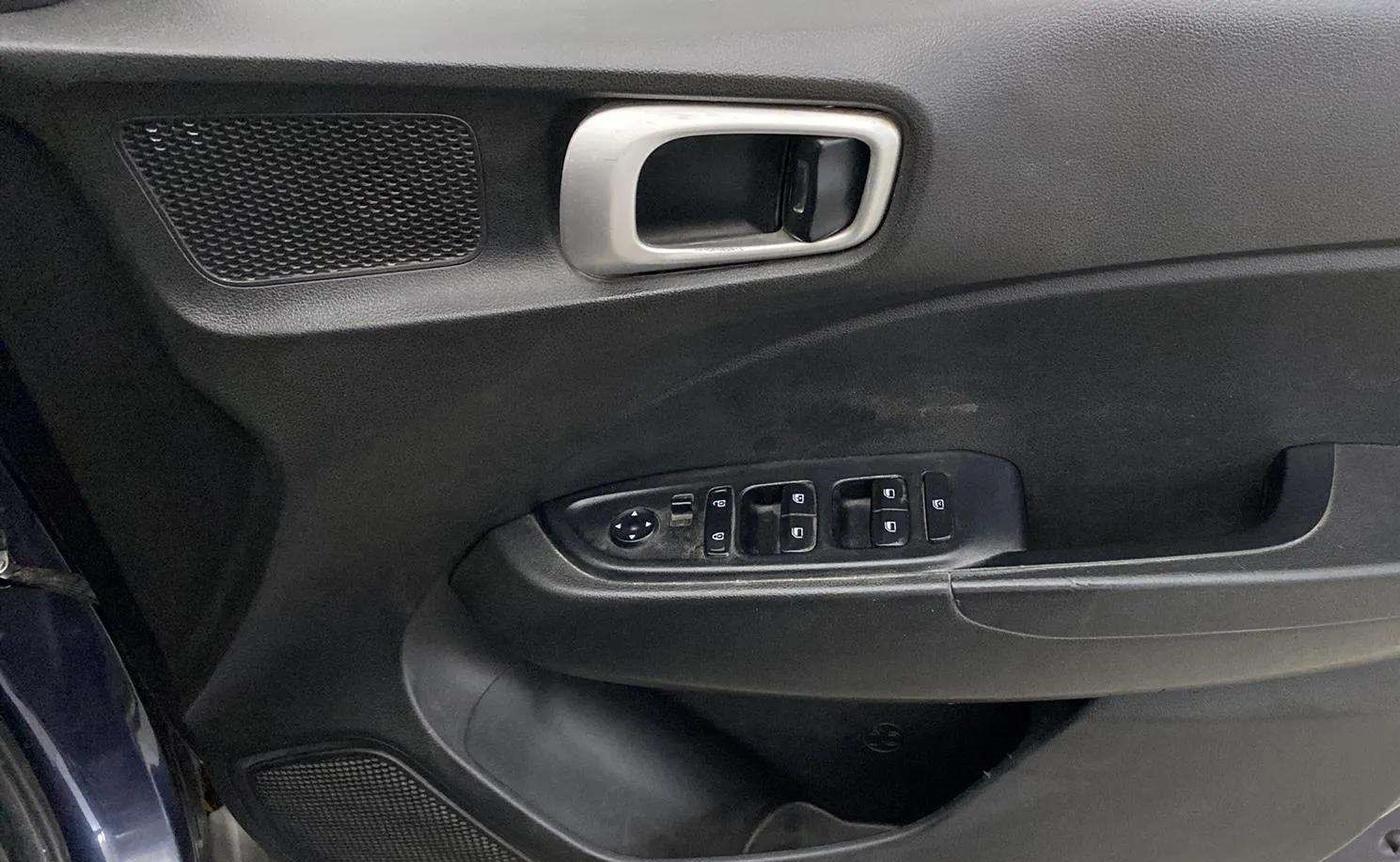 2019 Hyundai VENUE S 1.2, Petrol, Manual, 60,472 km, Driver Side Door Panels Control