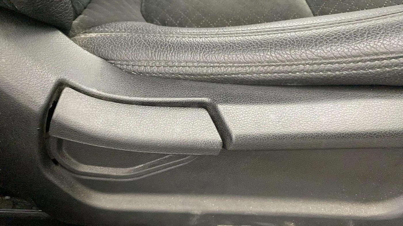 2019 Hyundai VENUE S 1.2, Petrol, Manual, 60,472 km, Driver Side Adjustment Panel