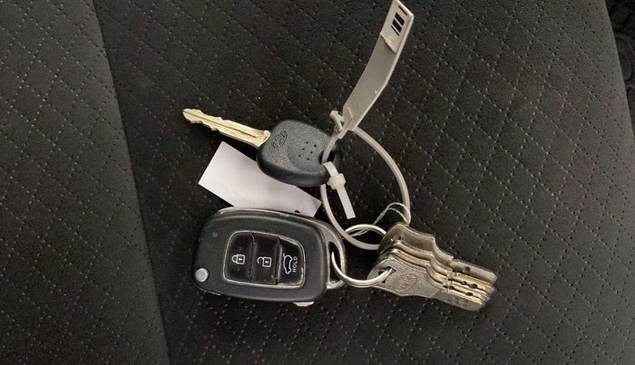 2019 Hyundai VENUE S 1.2, Petrol, Manual, 60,472 km, Key Close Up