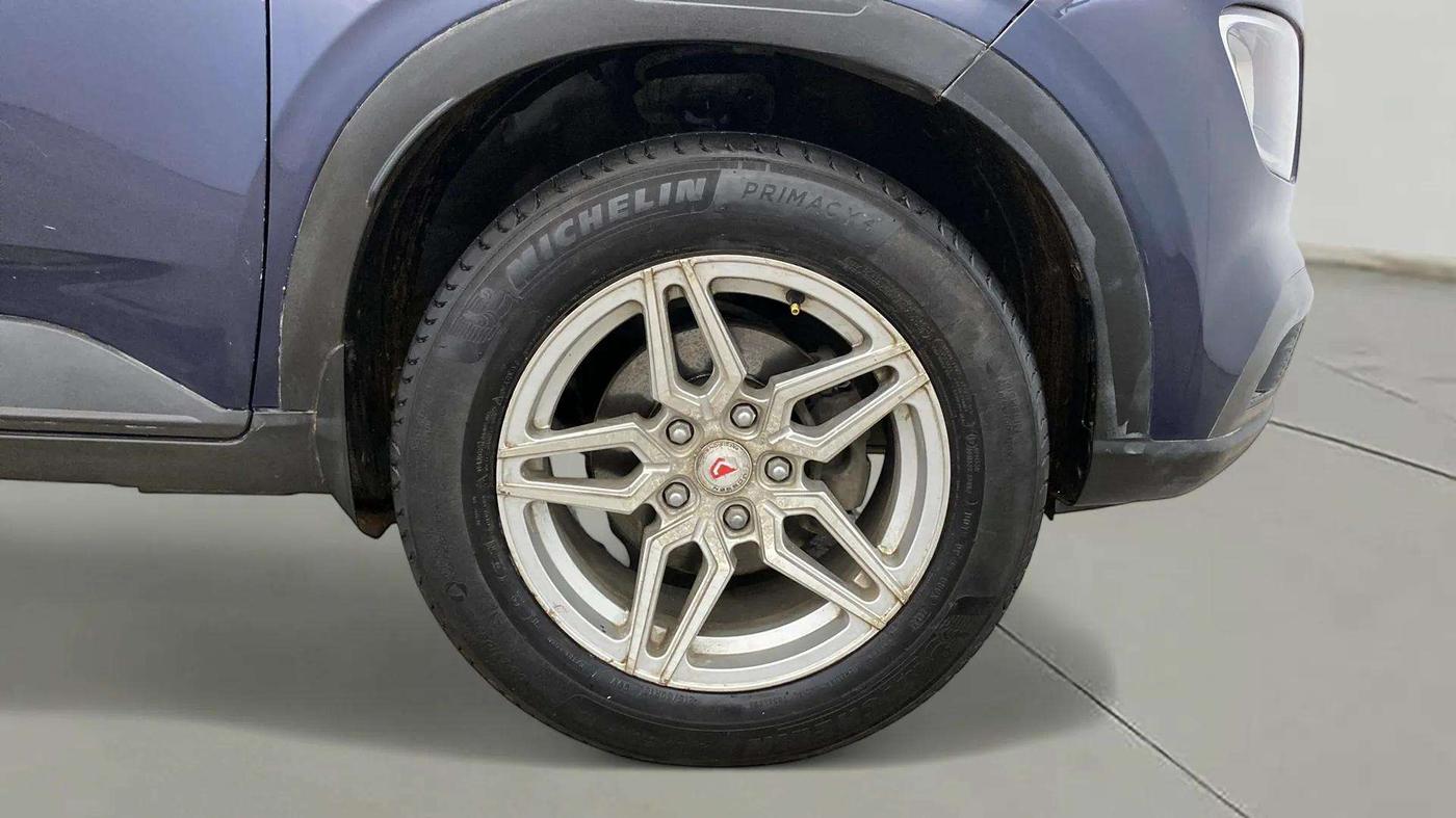 2019 Hyundai VENUE S 1.2, Petrol, Manual, 60,472 km, Right Front Wheel