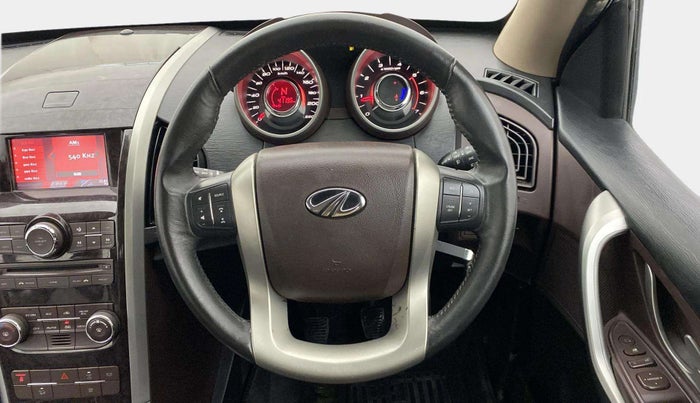 2014 Mahindra XUV500 W8, Diesel, Manual, 41,233 km, Steering Wheel Close Up