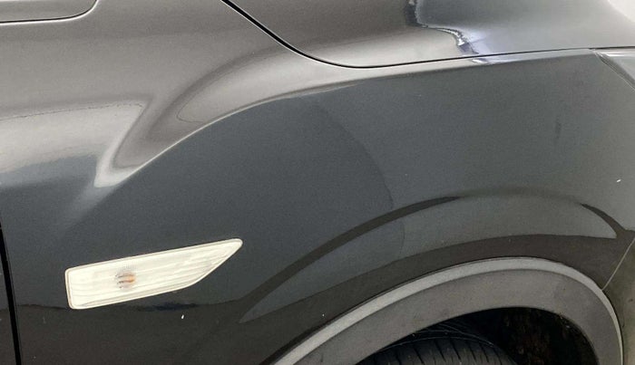 2023 Mahindra XUV300 W4 1.2 PETROL, Petrol, Manual, 11,491 km, Right fender - Minor scratches