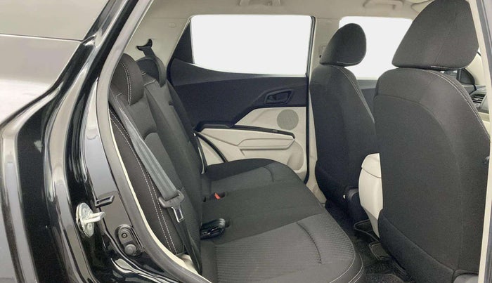 2023 Mahindra XUV300 W4 1.2 PETROL, Petrol, Manual, 11,491 km, Right Side Rear Door Cabin