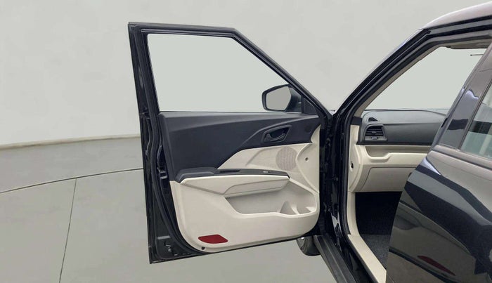 2023 Mahindra XUV300 W4 1.2 PETROL, Petrol, Manual, 11,491 km, LHS Front Door