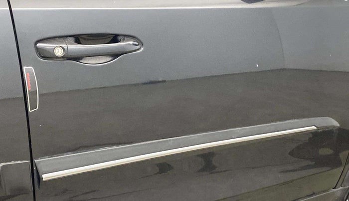 2023 Mahindra XUV300 W4 1.2 PETROL, Petrol, Manual, 11,491 km, Driver-side door - Slightly dented