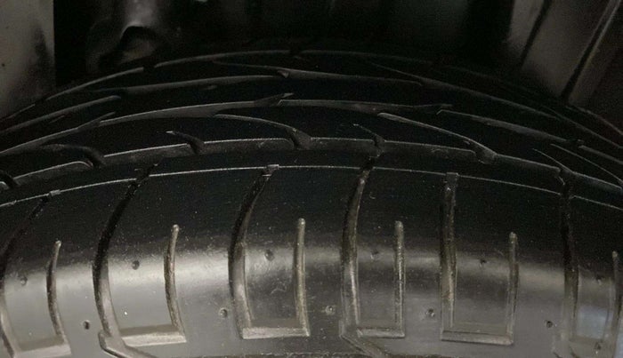 2023 Mahindra XUV300 W4 1.2 PETROL, Petrol, Manual, 11,491 km, Left Rear Tyre Tread