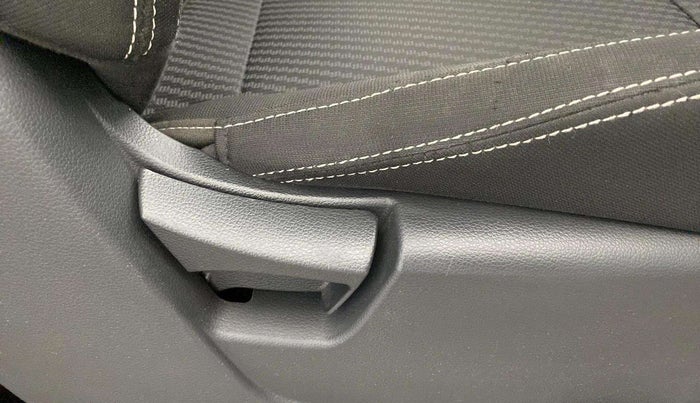 2023 Mahindra XUV300 W4 1.2 PETROL, Petrol, Manual, 11,491 km, Driver Side Adjustment Panel