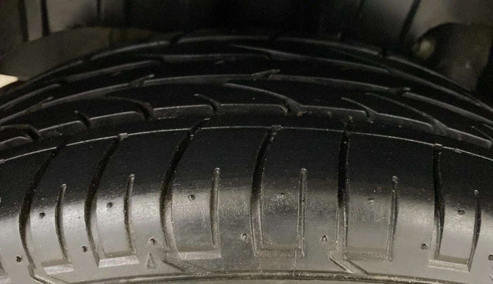 2023 Mahindra XUV300 W4 1.2 PETROL, Petrol, Manual, 11,491 km, Right Rear Tyre Tread