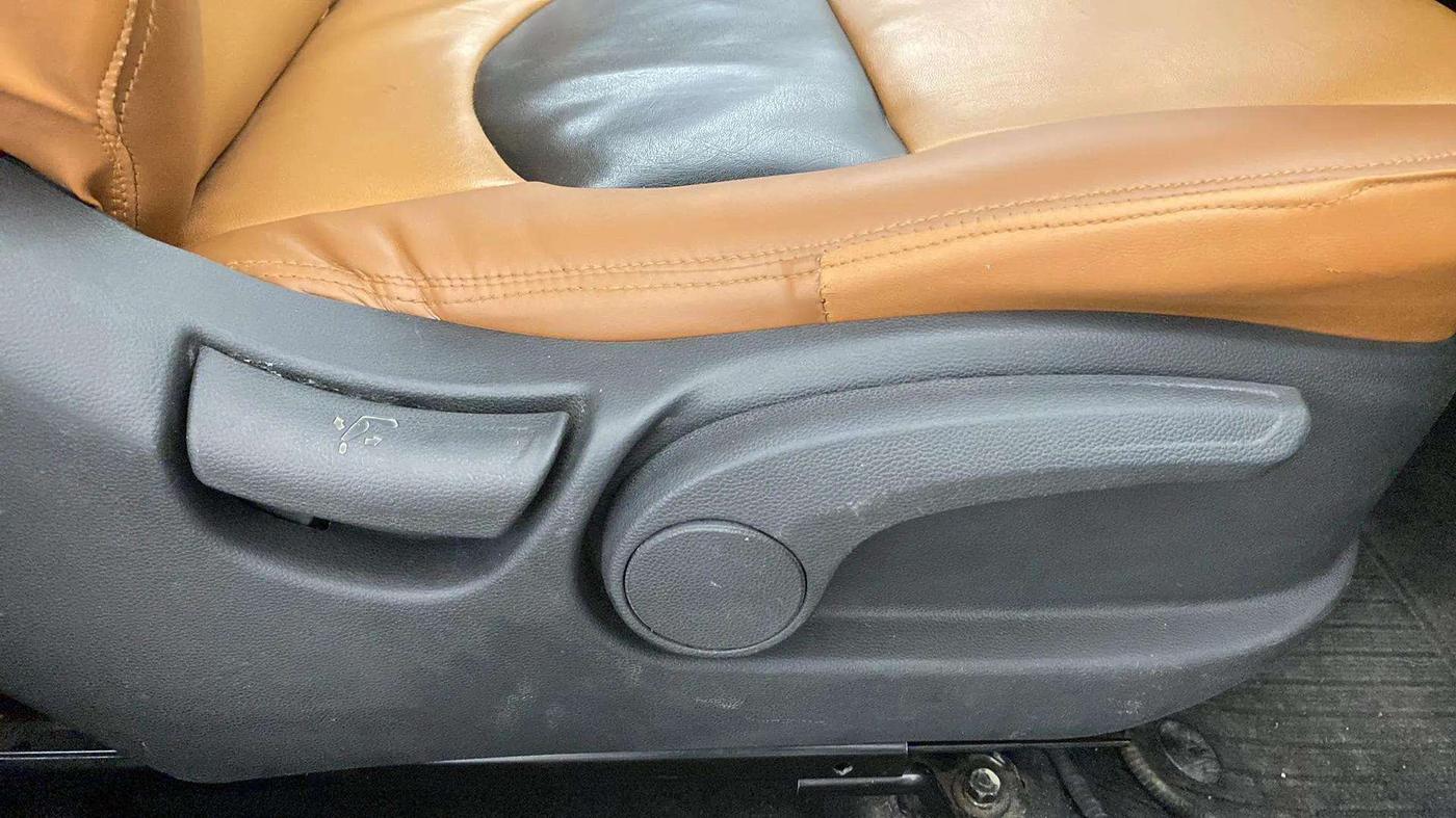 2015 Hyundai Creta SX PLUS 1.6 PETROL, Petrol, Manual, 60,319 km, Driver Side Adjustment Panel