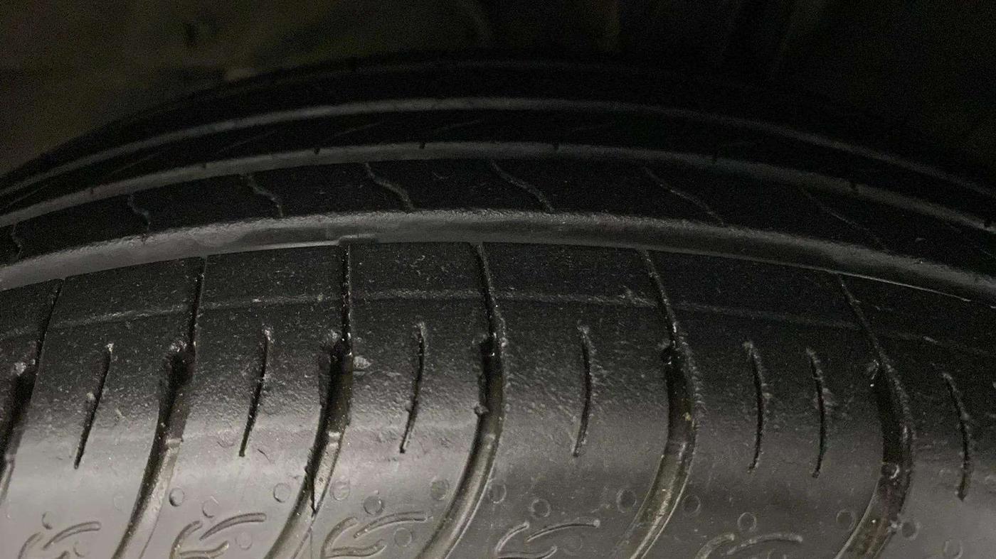 2015 Hyundai Creta SX PLUS 1.6 PETROL, Petrol, Manual, 60,319 km, Right Front Tyre Tread