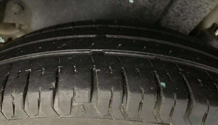 2015 Maruti Swift LXI (O), Petrol, Manual, 47,508 km, Left Rear Tyre Tread