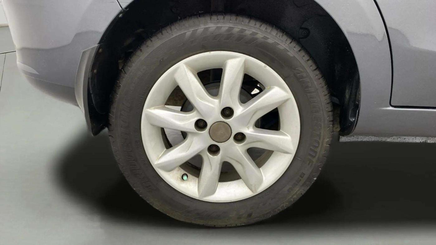 2017 Tata Zest XT PETROL, Petrol, Manual, 85,761 km, Right Rear Wheel