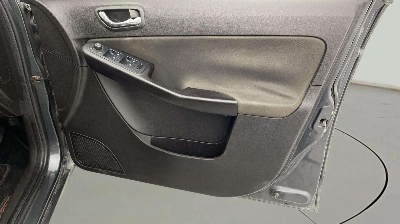 2017 Tata Zest XT PETROL, Petrol, Manual, 85,761 km, Driver Side Door Panels Control