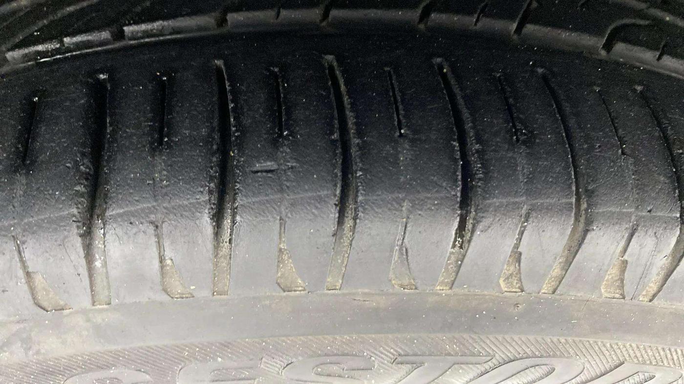 2017 Tata Zest XT PETROL, Petrol, Manual, 85,761 km, Right Front Tyre Tread