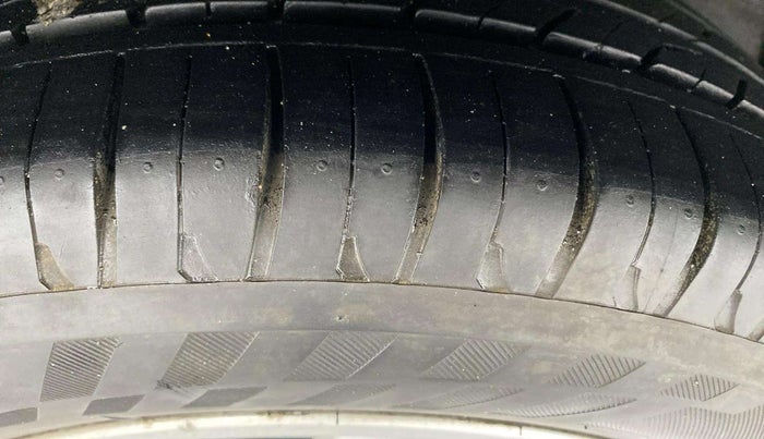 2017 Tata Zest XT PETROL, Petrol, Manual, 85,524 km, Right Rear Tyre Tread