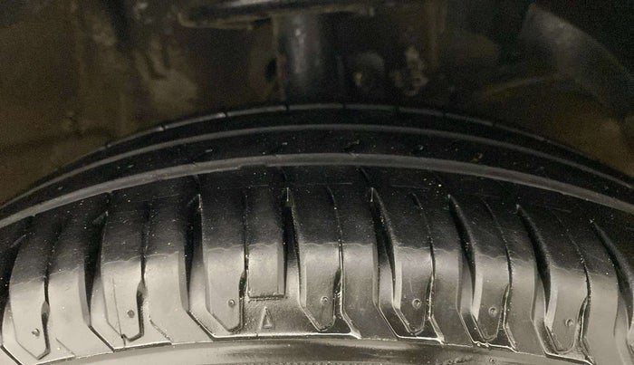 2024 Maruti Ertiga ZXI+ AT SHVS, Petrol, Automatic, 14,517 km, Right Front Tyre Tread