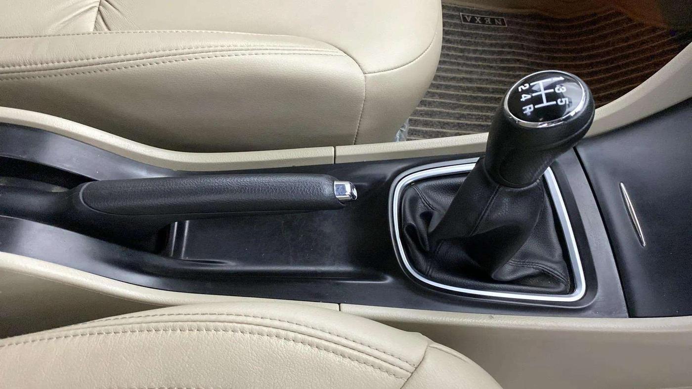 2022 Maruti Ciaz ALPHA 1.5 SHVS PETROL, Petrol, Manual, 32,384 km, Gear Lever