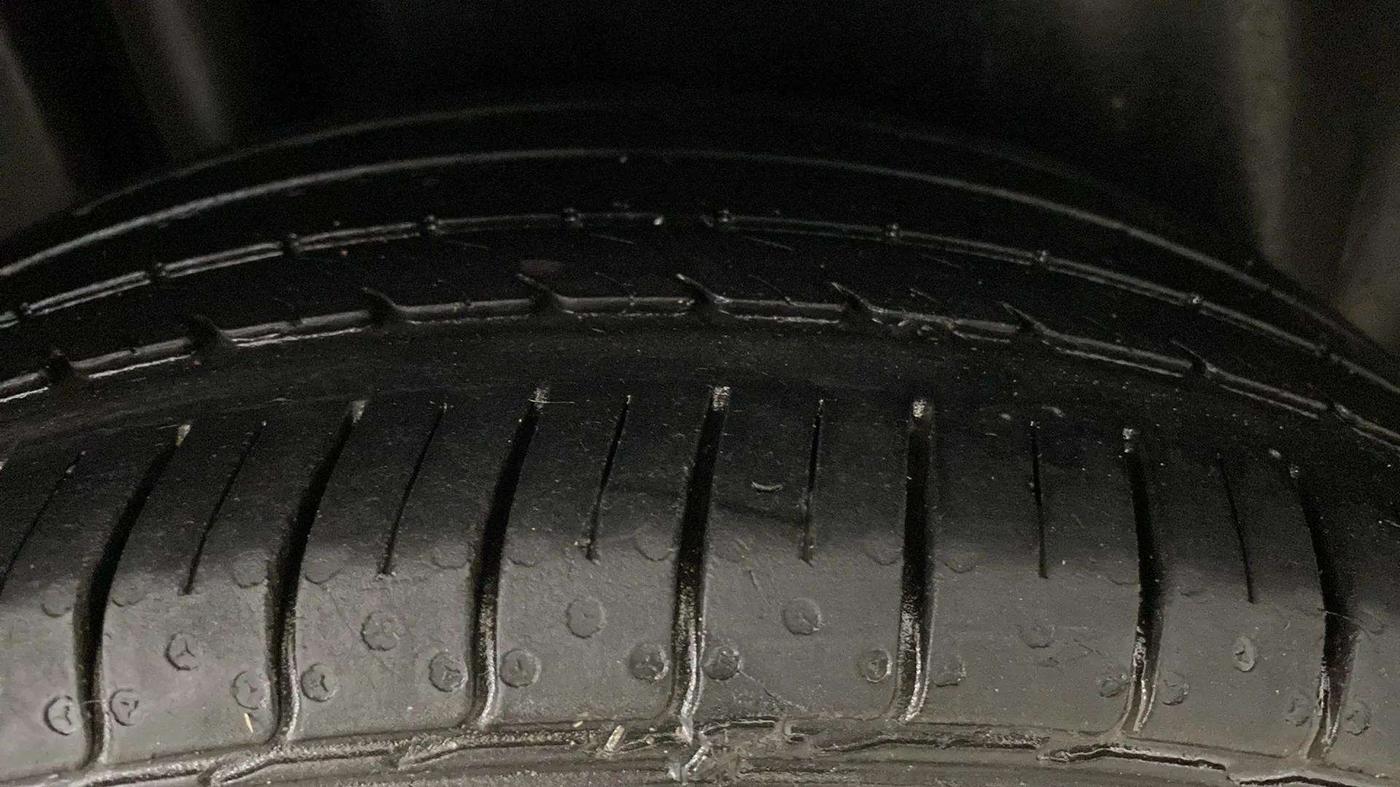 2022 Maruti Ciaz ALPHA 1.5 SHVS PETROL, Petrol, Manual, 32,384 km, Right Rear Tyre Tread