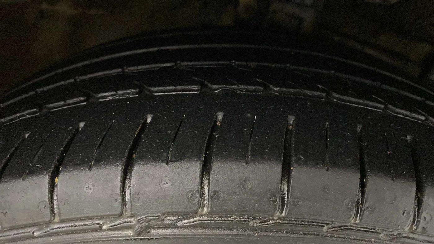 2022 Maruti Ciaz ALPHA 1.5 SHVS PETROL, Petrol, Manual, 32,384 km, Right Front Tyre Tread