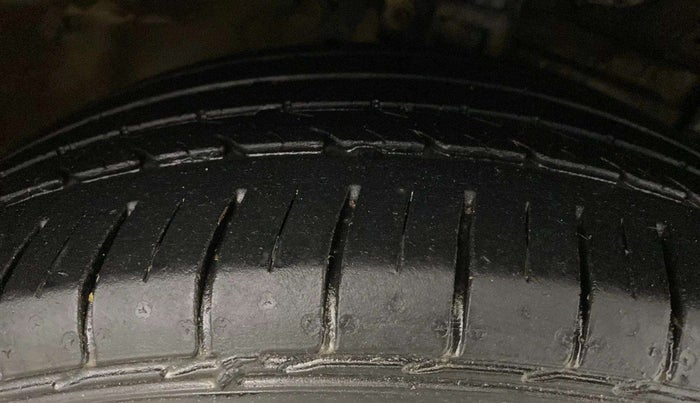 2022 Maruti Ciaz ALPHA 1.5 SHVS PETROL, Petrol, Manual, 32,266 km, Right Front Tyre Tread