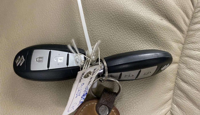 2022 Maruti Ciaz ALPHA 1.5 SHVS PETROL, Petrol, Manual, 32,266 km, Key Close Up
