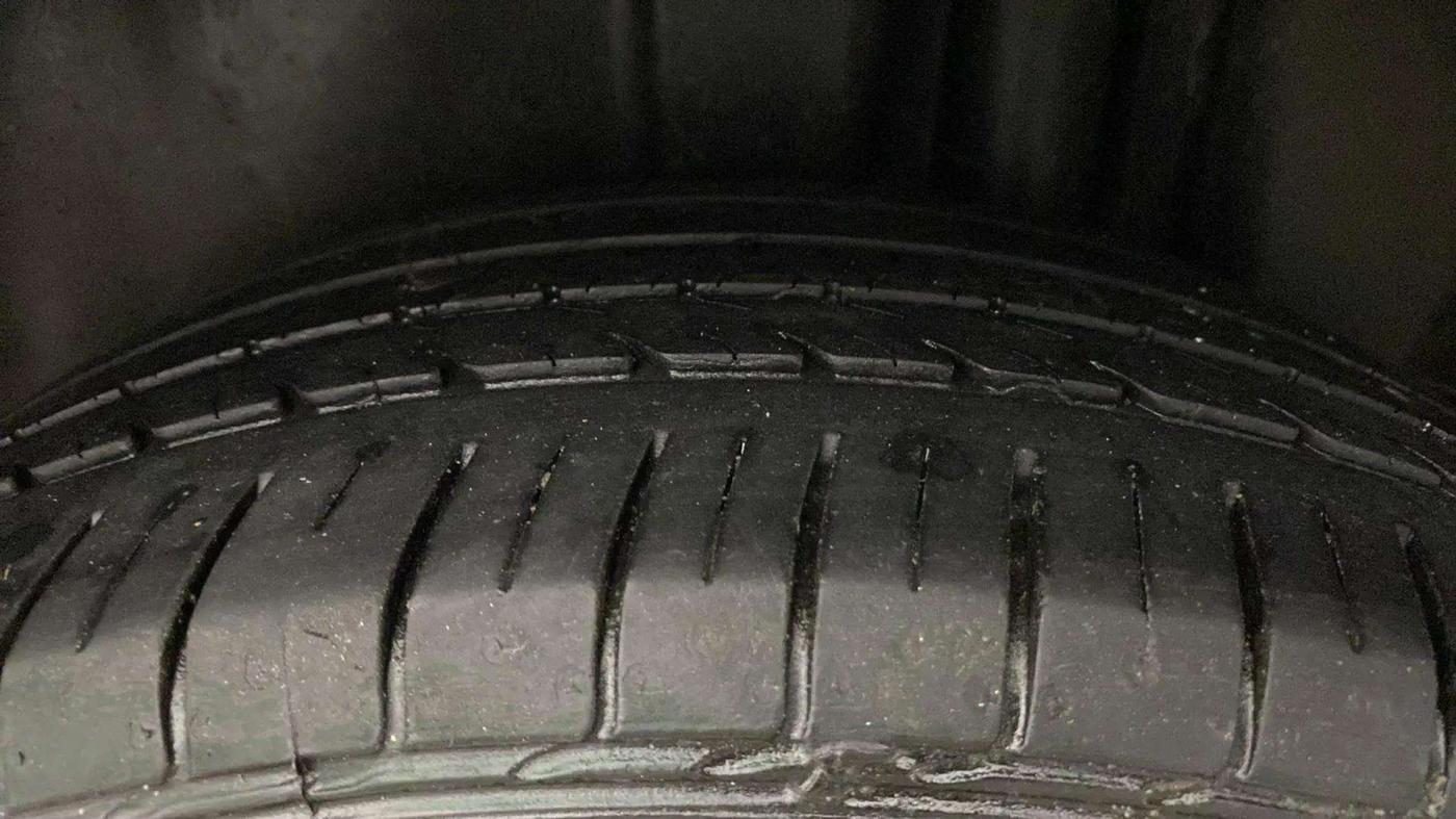 2022 Maruti Ciaz ALPHA 1.5 SHVS PETROL, Petrol, Manual, 32,384 km, Left Rear Tyre Tread
