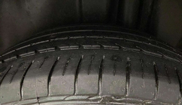 2022 Maruti Ciaz ALPHA 1.5 SHVS PETROL, Petrol, Manual, 32,266 km, Left Rear Tyre Tread