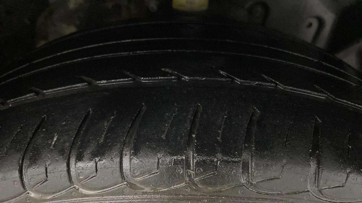2014 Ford Ecosport TITANIUM 1.5L PETROL AT, Petrol, Automatic, 53,527 km, Right Front Tyre Tread