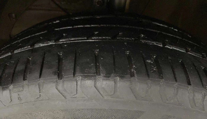 2016 Maruti Baleno ZETA PETROL 1.2, Petrol, Manual, 71,275 km, Left Front Tyre Tread