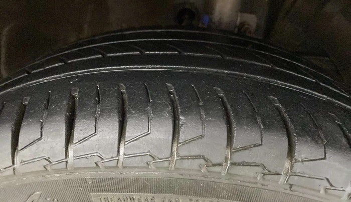 2016 Maruti Baleno ZETA PETROL 1.2, Petrol, Manual, 71,275 km, Right Front Tyre Tread