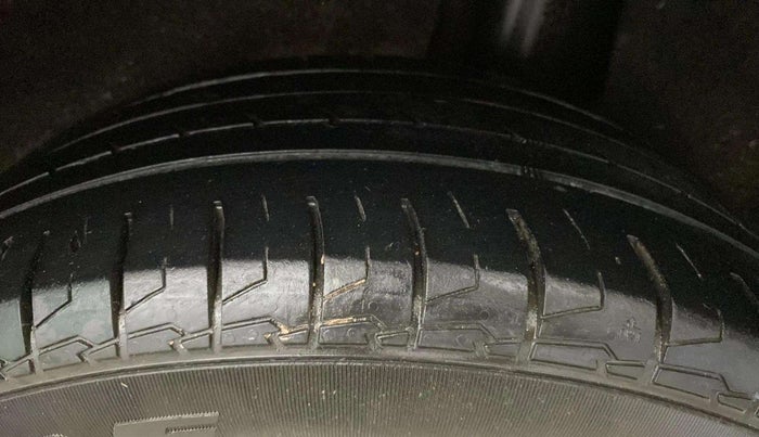 2016 Maruti Baleno ZETA PETROL 1.2, Petrol, Manual, 71,275 km, Left Rear Tyre Tread