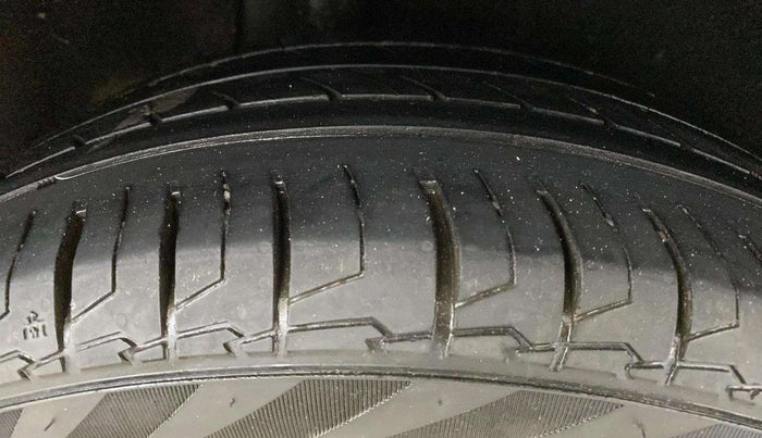 2016 Maruti Baleno ZETA PETROL 1.2, Petrol, Manual, 71,275 km, Right Rear Tyre Tread