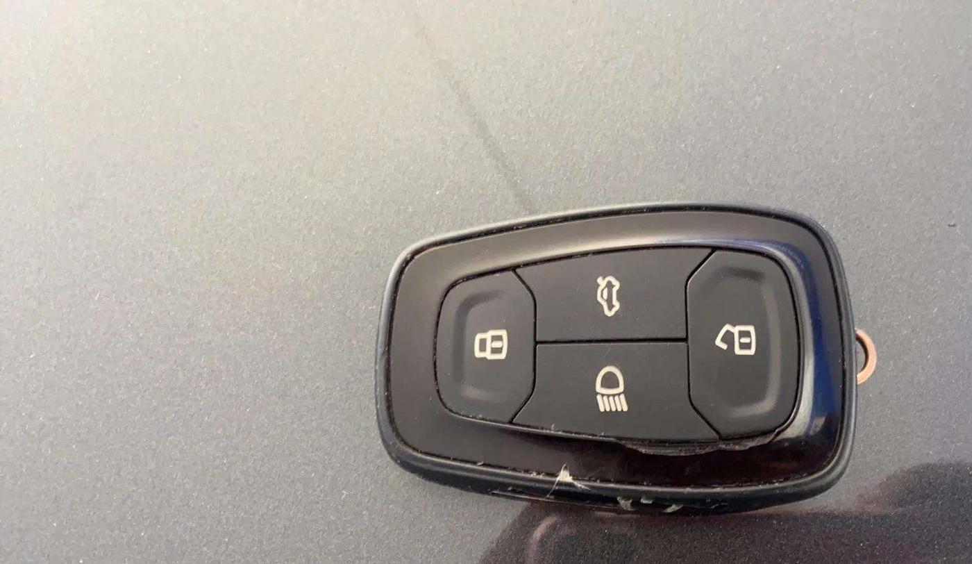 2020 Tata ALTROZ XZ PETROL, Petrol, Manual, 82,607 km, Key Close Up