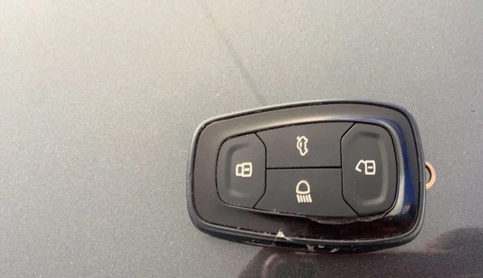 2020 Tata ALTROZ XZ PETROL, Petrol, Manual, 82,607 km, Key Close Up