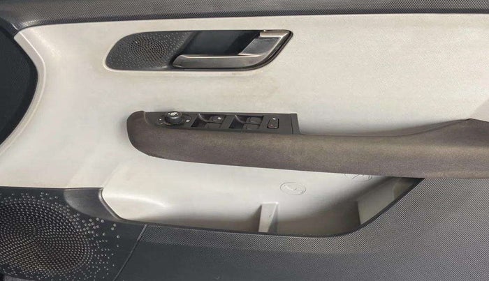 2020 Tata ALTROZ XZ PETROL, Petrol, Manual, 82,607 km, Driver Side Door Panels Control