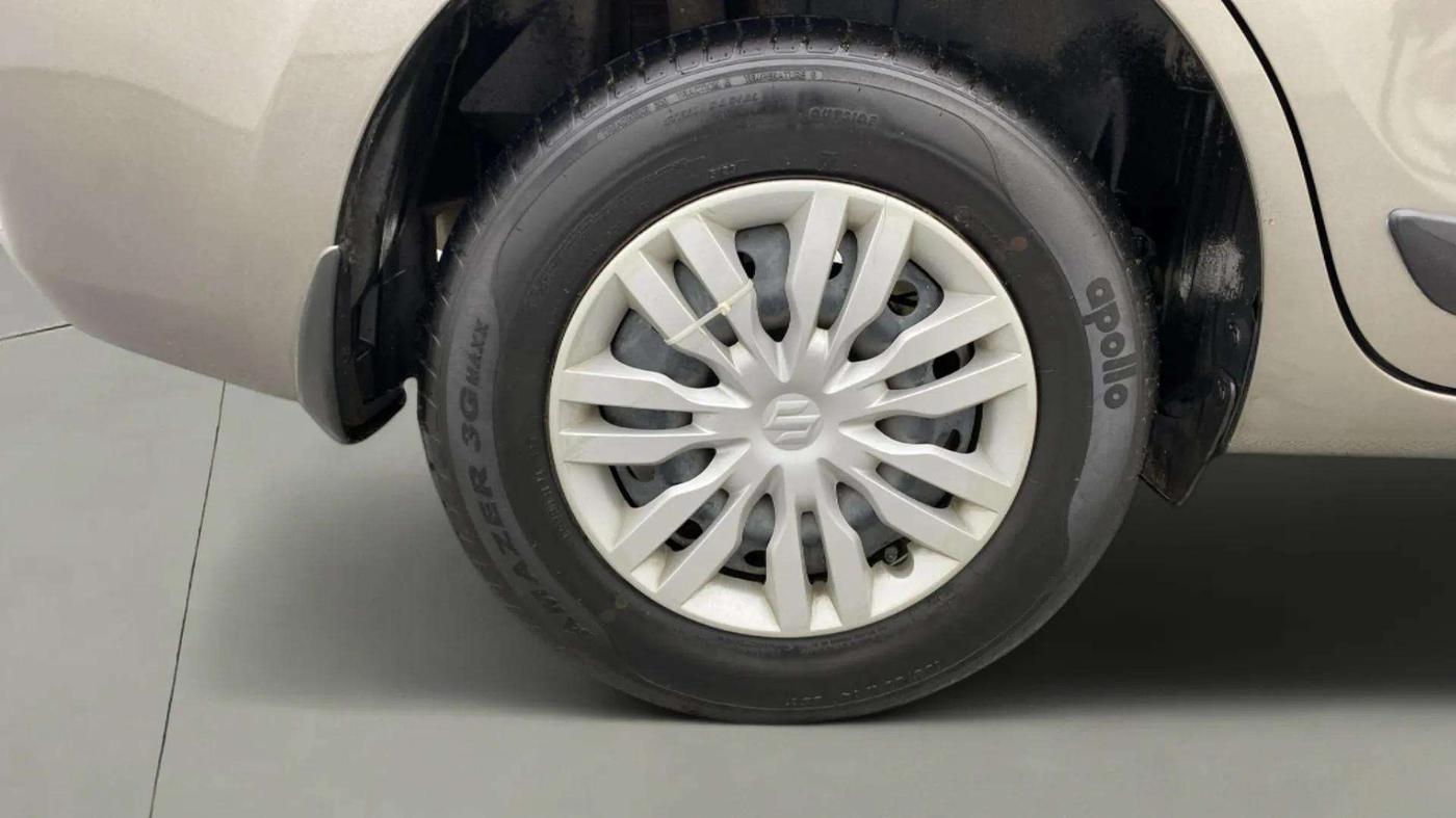 2021 Maruti Dzire VXI AMT, Petrol, Automatic, 18,848 km, Right Rear Wheel