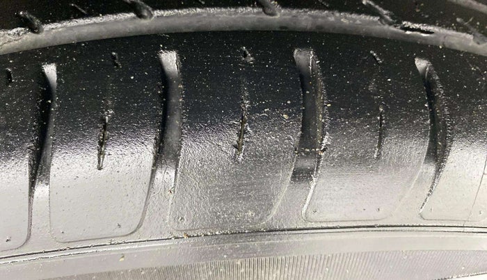 2021 Maruti Dzire VXI AMT, Petrol, Automatic, 18,680 km, Right Front Tyre Tread