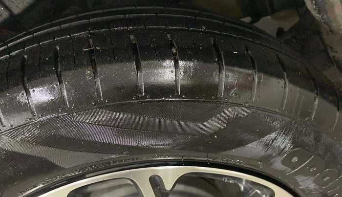 2022 Maruti Swift ZXI PLUS AMT, Petrol, Automatic, 28,269 km, Left Front Tyre Tread