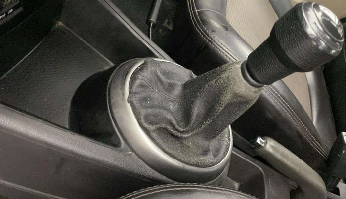 2014 Hyundai i20 MAGNA 1.2, Petrol, Manual, 75,834 km, Gear lever - Boot cover slightly torn