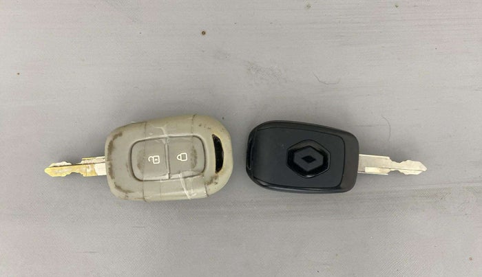 2022 Renault Kwid CLIMBER 1.0 AMT (O) DUAL TONE, Petrol, Automatic, 26,069 km, Key Close Up
