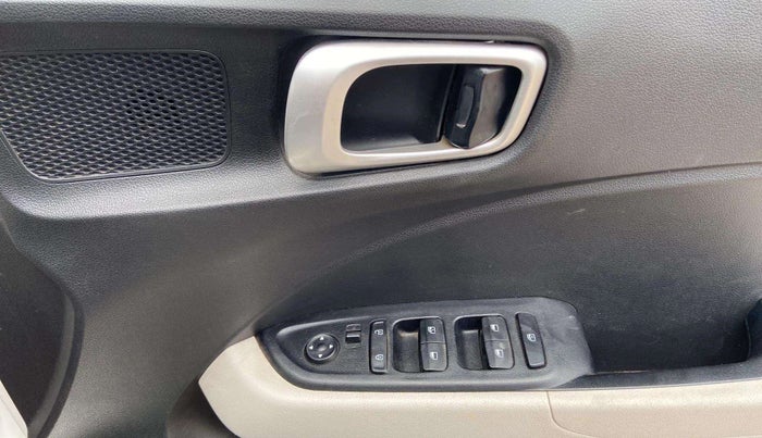 2022 Hyundai VENUE S(O) 1.2, Petrol, Manual, 22,960 km, Driver Side Door Panels Control
