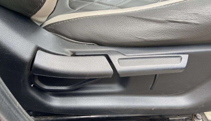 2022 Hyundai VENUE S(O) 1.2, Petrol, Manual, 22,960 km, Driver Side Adjustment Panel