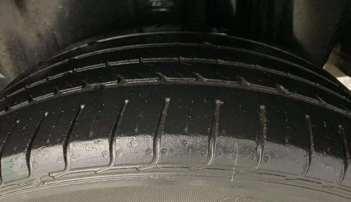 2019 Maruti Ciaz ALPHA  AT 1.5 SHVS PETROL, Petrol, Automatic, 62,350 km, Left Rear Tyre Tread
