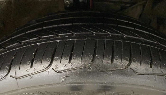 2019 Maruti Ciaz ALPHA  AT 1.5 SHVS PETROL, Petrol, Automatic, 62,350 km, Right Front Tyre Tread