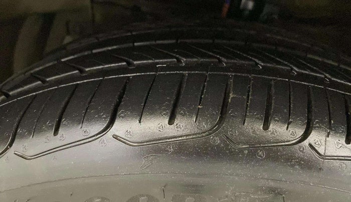 2019 Maruti Ciaz ALPHA  AT 1.5 SHVS PETROL, Petrol, Automatic, 62,350 km, Left Front Tyre Tread