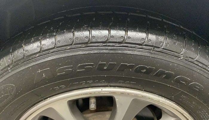 2016 Hyundai Grand i10 ASTA (O) AT 1.2 KAPPA VTVT, CNG, Automatic, 66,779 km, Left Front Tyre Tread
