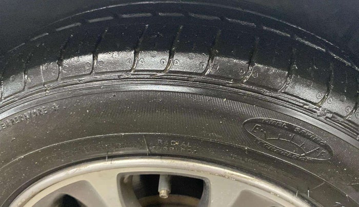 2016 Hyundai Grand i10 ASTA (O) AT 1.2 KAPPA VTVT, CNG, Automatic, 66,779 km, Right Front Tyre Tread