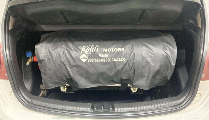 2016 Hyundai Grand i10 ASTA (O) AT 1.2 KAPPA VTVT, CNG, Automatic, 66,779 km, Boot Inside