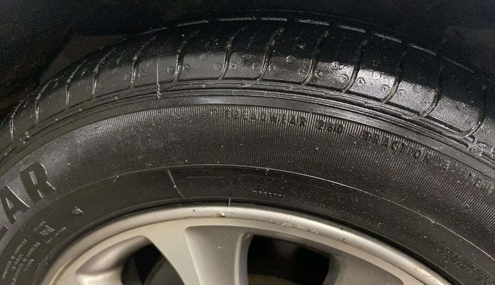2016 Hyundai Grand i10 ASTA (O) AT 1.2 KAPPA VTVT, CNG, Automatic, 66,779 km, Left Rear Tyre Tread